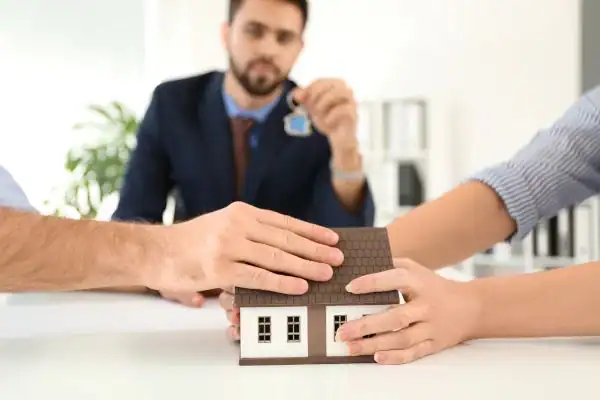 Couple arguing over property in divorce mediation Herefordshire
