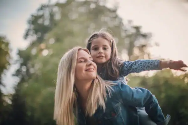 happy mum and daughter following mediation to resolve parental alienation Herefordshire